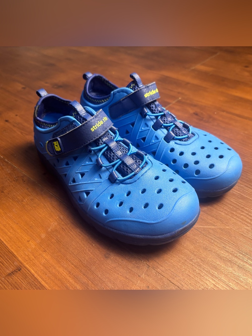 Stride Rite Made2Play Phibian Kids Size 2 Quick-Dry Water Shoes Blue